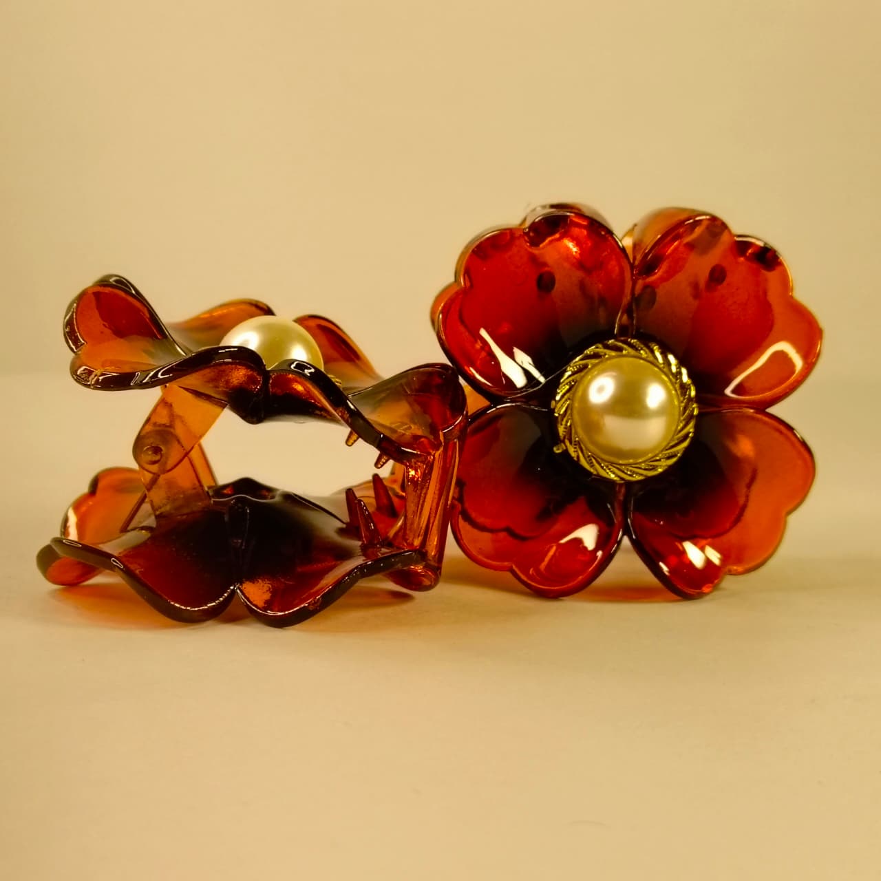 Elegant Flower Pearl Hair Claw Clip – Multicolor