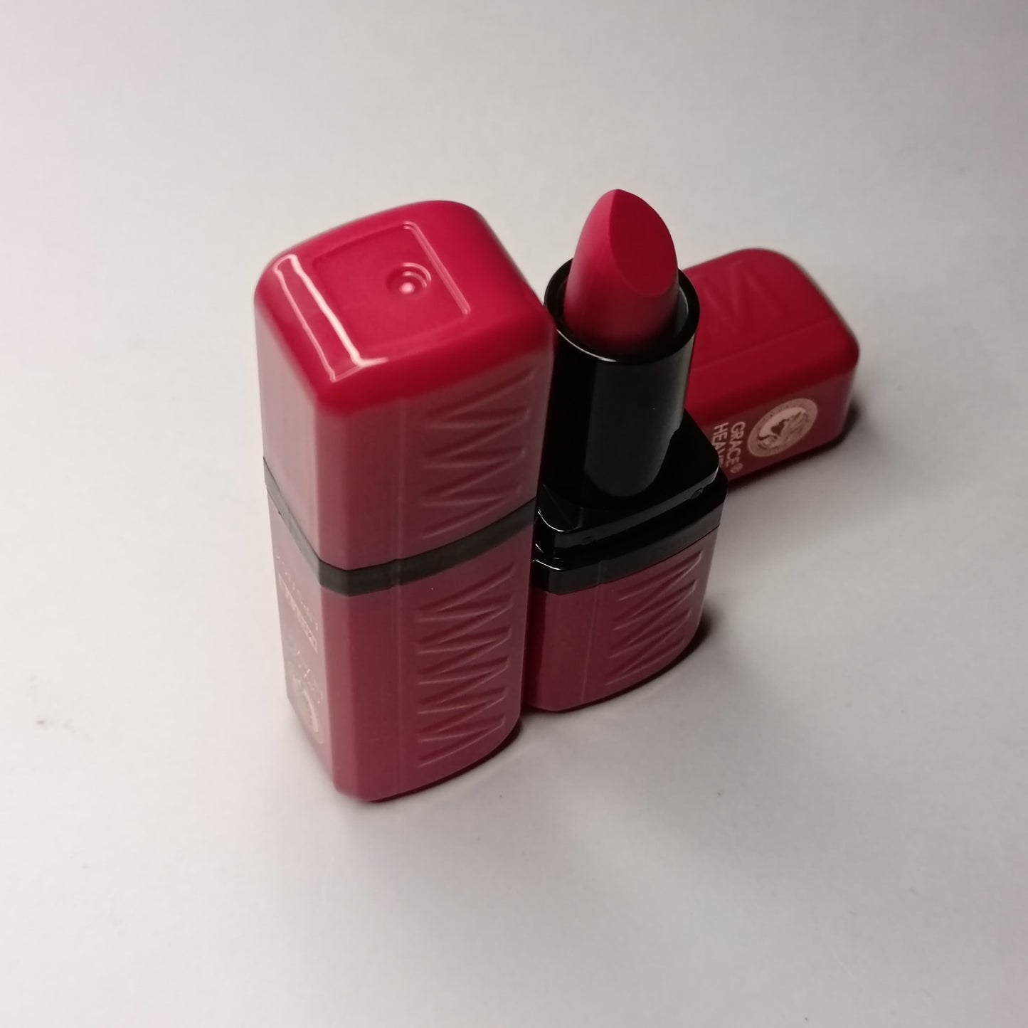 Vibrant Pink Crush Lipstick – Soft Matte Texture