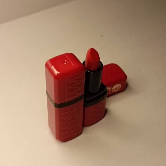 Bold Fire Red Lipstick – Smudge Proof Matte Finish