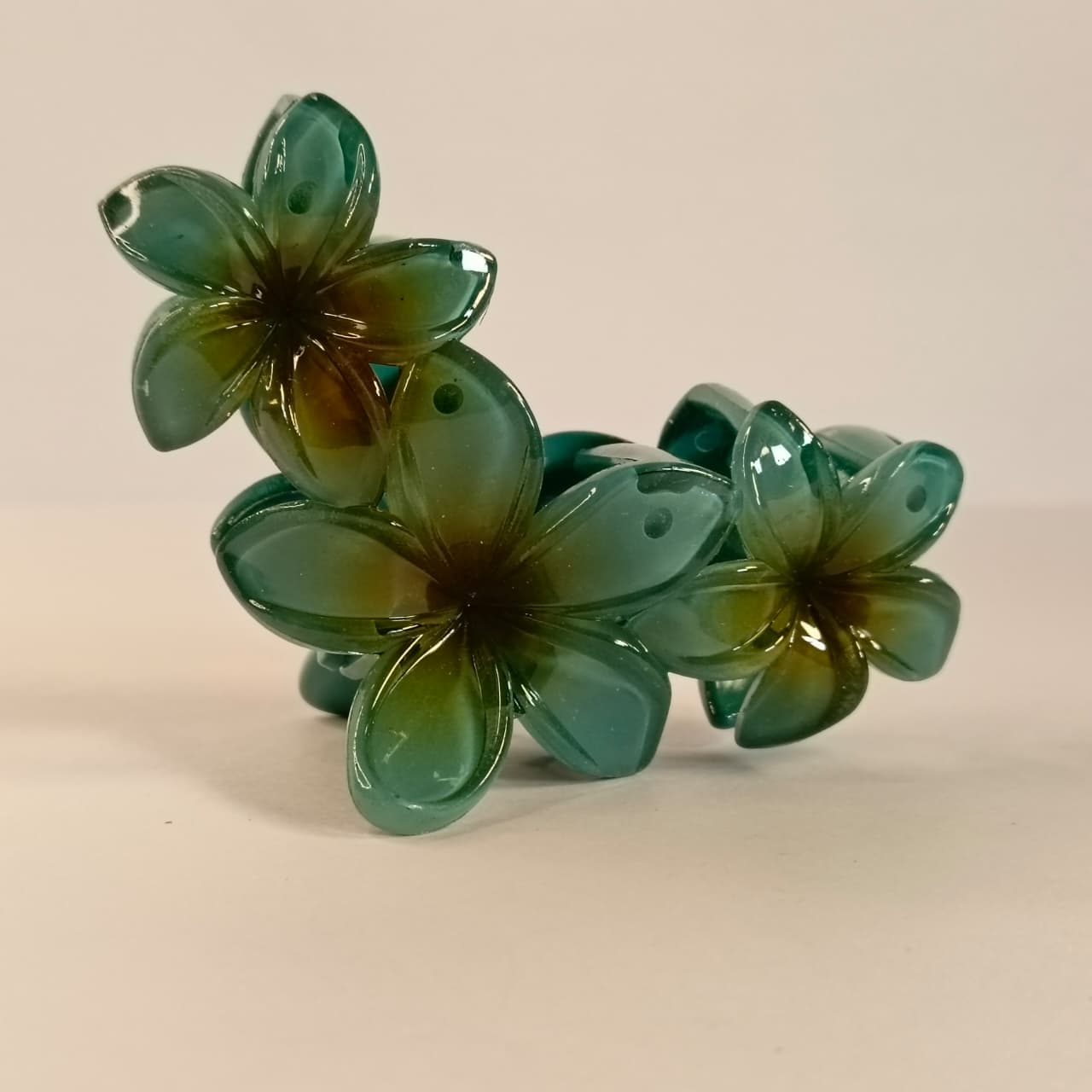 Colorful Floral Hair Claw Clips – Strong Grip & Stylish Design