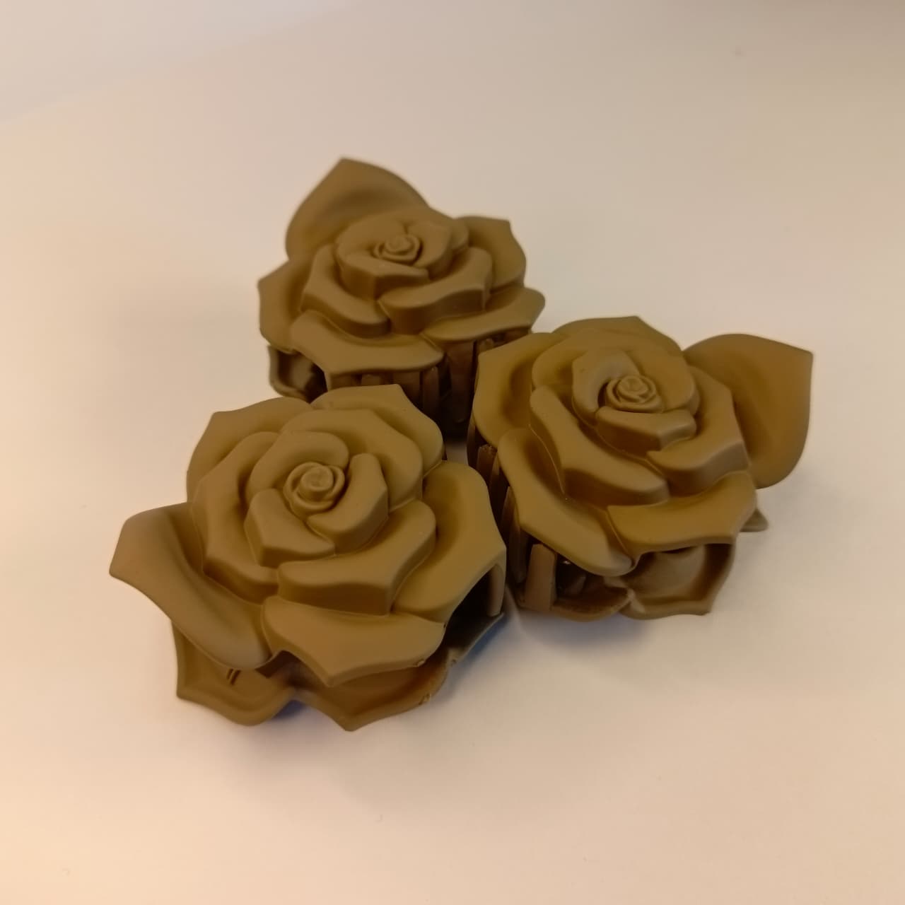 Rose Shaped Hair Claw Clips – Floral Design Hair Accessories for Women & Girls ( Pack of 1 )